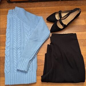 ❄️Old Navy light blue cotton cable knit sweater. Size S.
